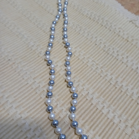 Ladies Pearl Necklace - Picture 2 of 3